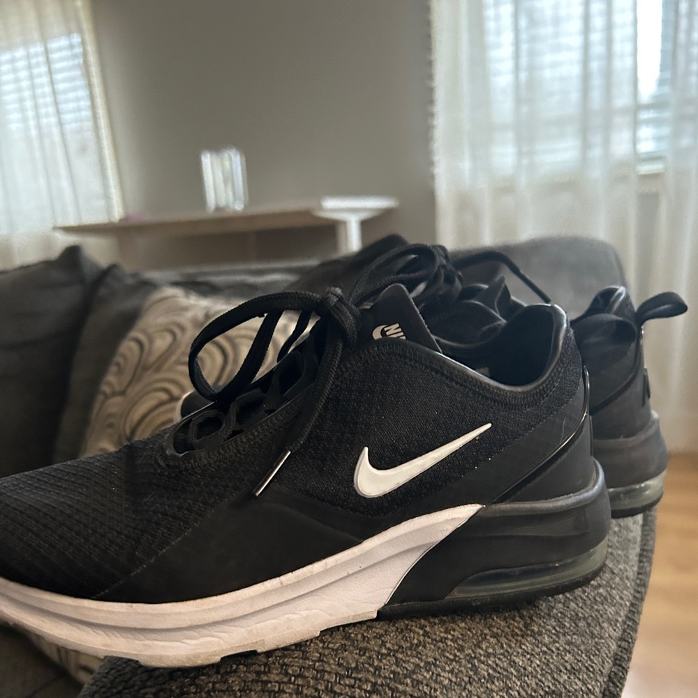 Women’s Nike Air Motion 2/ slightly worn